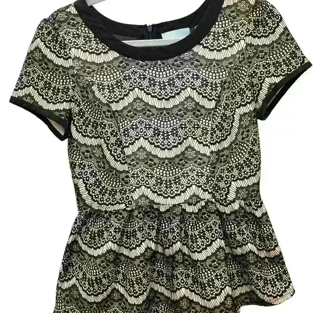 Skies are Blue Women's Black Lace Top with Beige Lining Short Sleeves